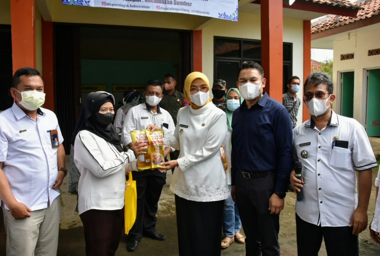 Pemkab Cirebon Distribusikan 10ribu Liter Minyak Goreng Bersubsidi