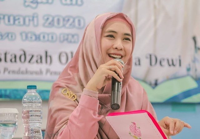 Ceramah Oki Masih Banjir Kritikan, Netizen: Istri Bukan Sansak Tinju Woy…