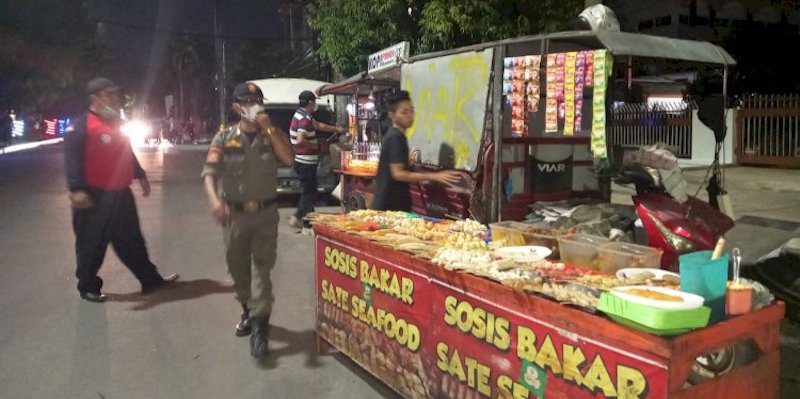 Di Semarang, Belasan Kafe dan Minimarket Disegel Satpol PP Gegara Tak Pakai PeduliLindungi