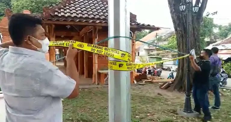 Polres Ciko Selidiki Unsur Pidana Ambruknya Shelter PKL Alun-alun Sangkala Buana