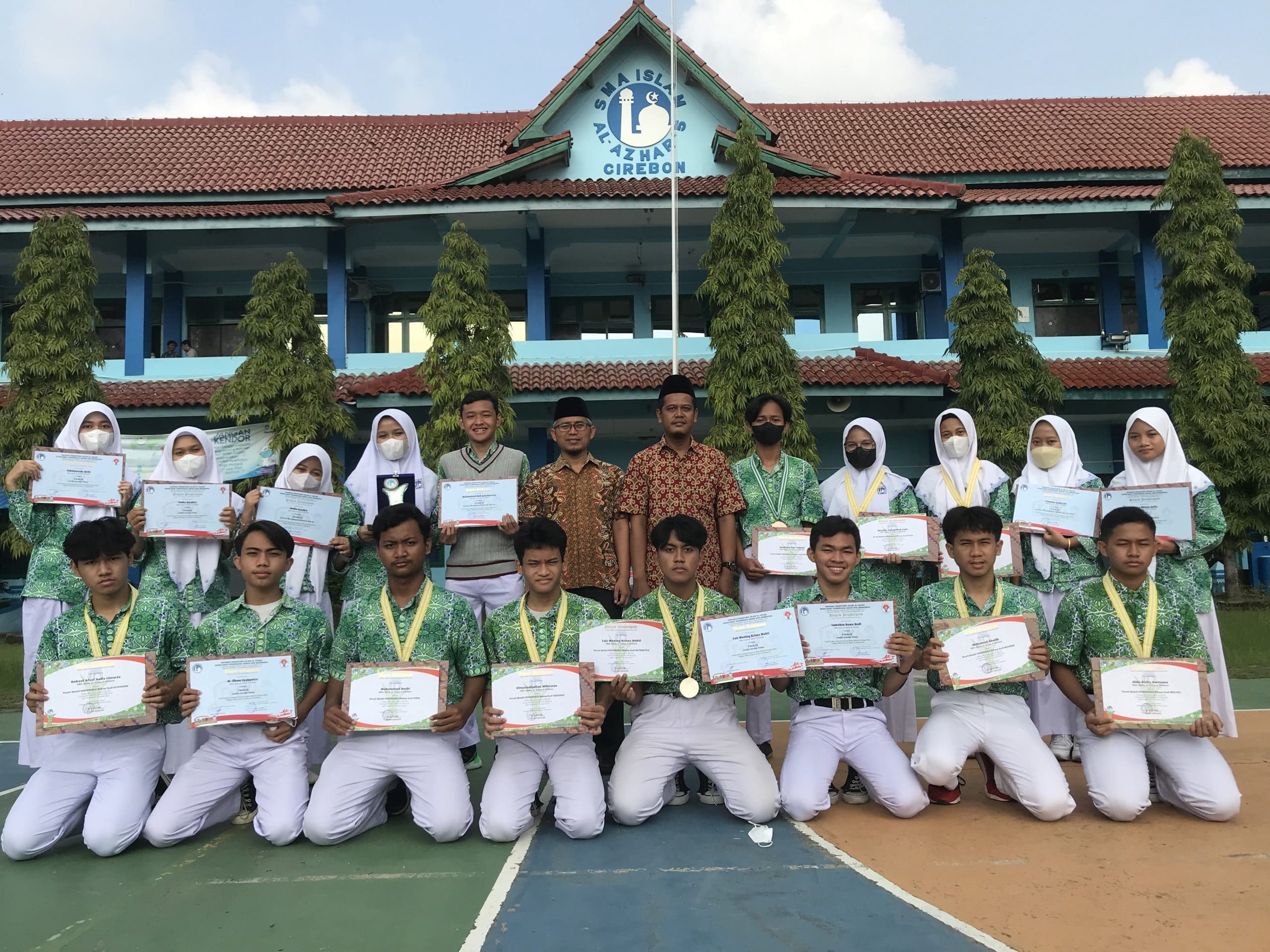 SMA Islam Al Azhar 5 Cirebon Beri Penghargaan Siswa Berprestasi