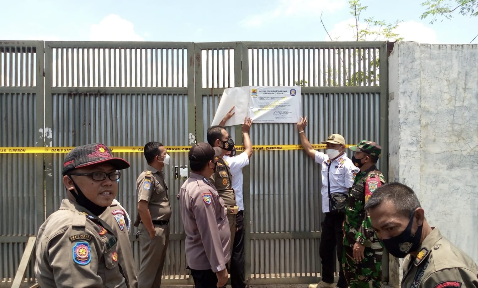 Satpol PP Cirebon Segel PT STI di Pangenan, Bangunan Tidak Berizin