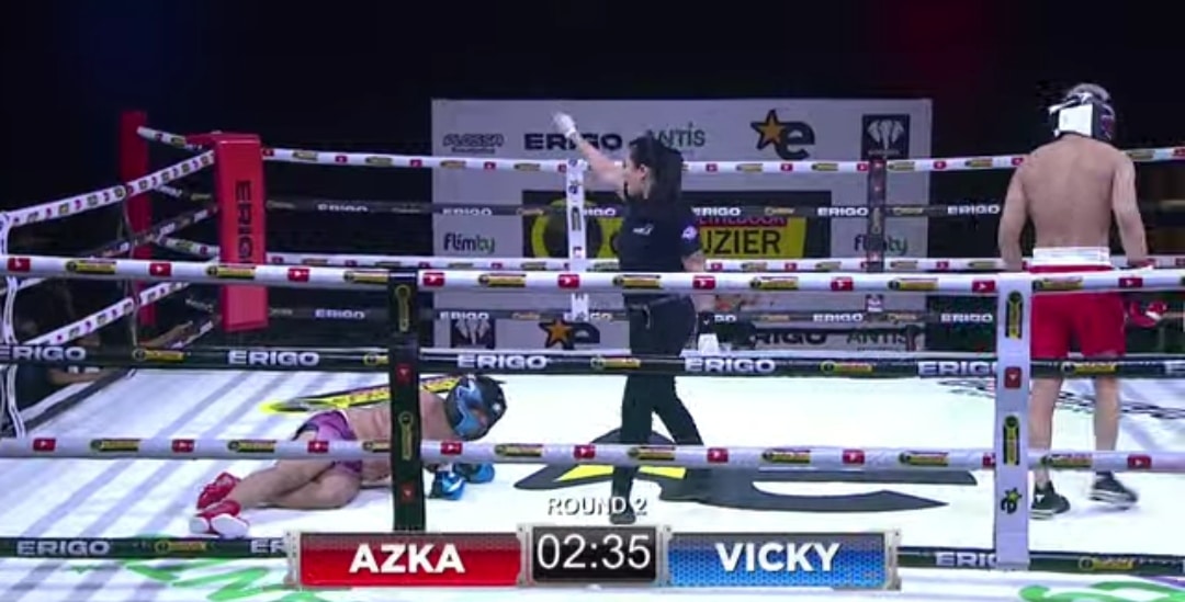 Hasil Pertandingan Tinju Azka vs Vicky, 3 Kali KO, Wasit Putuskan TKO