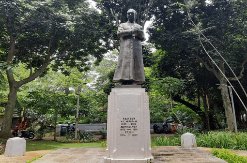 Mitos Patung Pastor di Taman Maluku Bandung, Begini Sejarah Sebenarnya