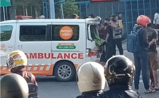 Ambulans Bawa Jenazah Mantan Anggota DPRD Pati Ditabrak Truk Tanki, 1 Tewas