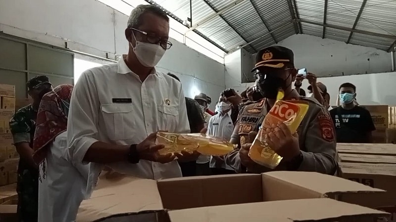 Sidak Minyak Goreng di Kota Cirebon ke Gudang, Sekda: Katanya Langka, Tapi Ini Kok Banyak