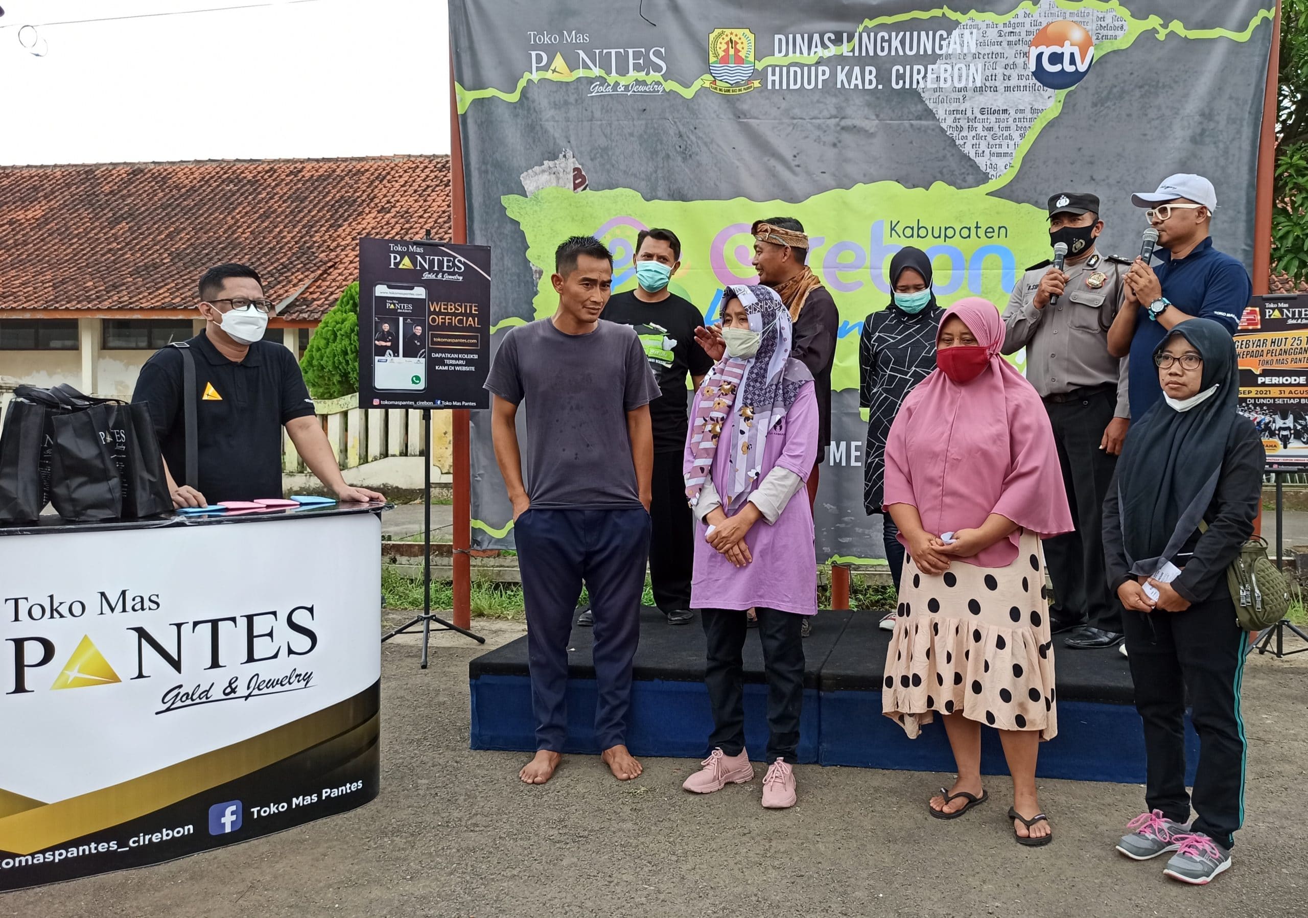 Mengubah Sampah Menjadi Berkah di Desa Kamarang