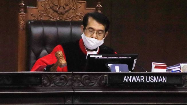 Mau Jadi Adik Ipar Jokowi, Hakim MK Ini Diminta Mundur