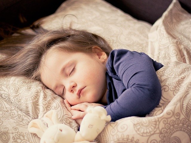 Posisi Tidur Menyamping Ternyata Punya Banyak Manfaat, Nomor 3 Bisa Bersihkan Racun