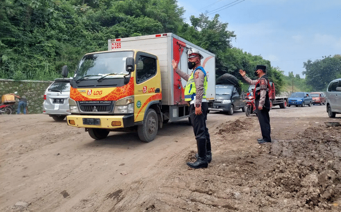 Jalan Ambles di Sumedang, Cirebon ke Bandung Diputar Lewat Jalur Ini
