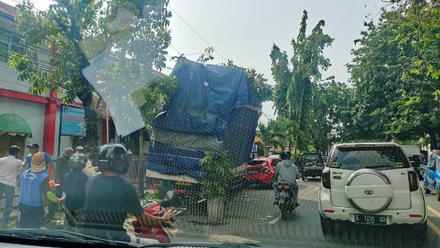 Kronologi Kecelakaan Truk Depan Rutan Cirebon, Sopir Ngantuk Tabrak Mobil PNS
