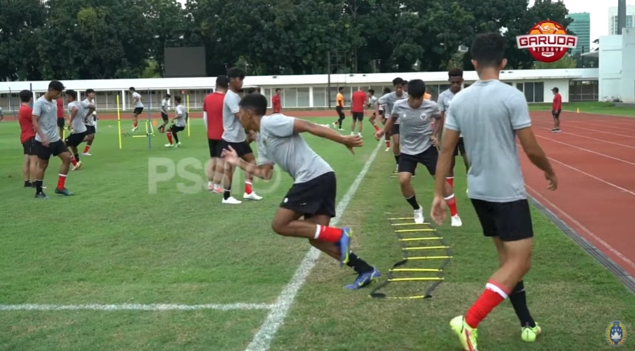 Timnas U-19 Indonesia Gelar TC, Kembali Latihan Pakai Kaos Kaki Belang