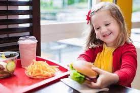 4 Alasan Kenapa Anak Suka Makanan Cepat Saji