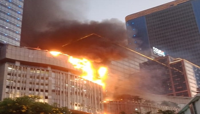 Mall Tunjungan Plaza 5 Surabaya Terbakar Petang Tadi, Begini Komentar Manajemen