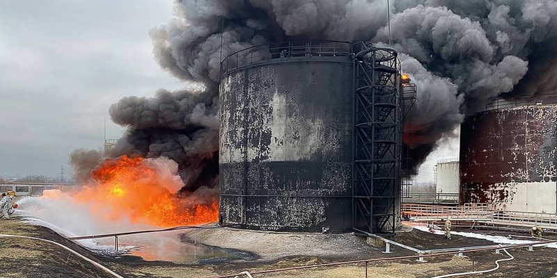 Depot Minyak Rusia Kebakaran, Diduga Diserang Helikopter Ukraina