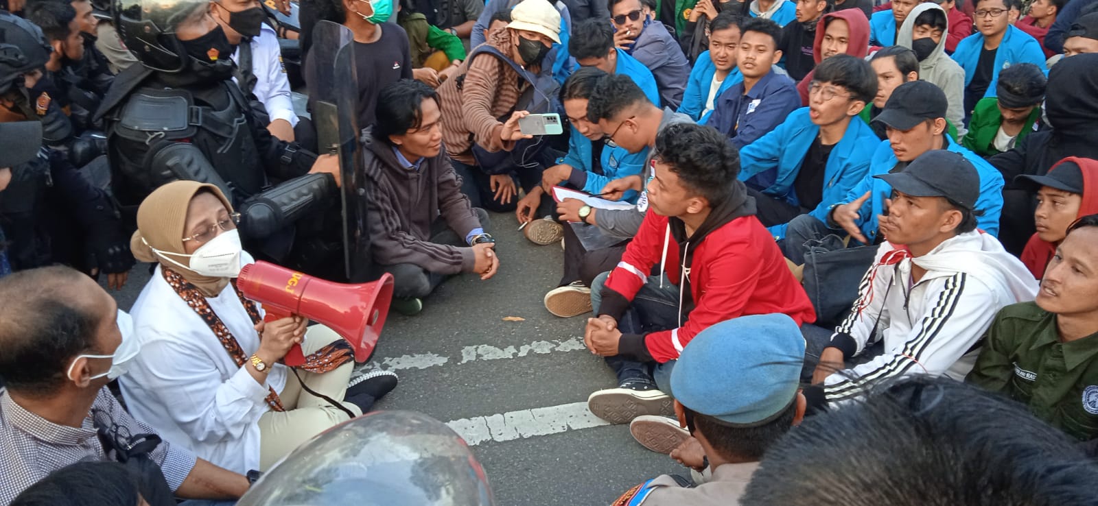 Demo Mahasiswa di Kota Cirebon, Duduk Bersama Ditemui Ketua DPRD