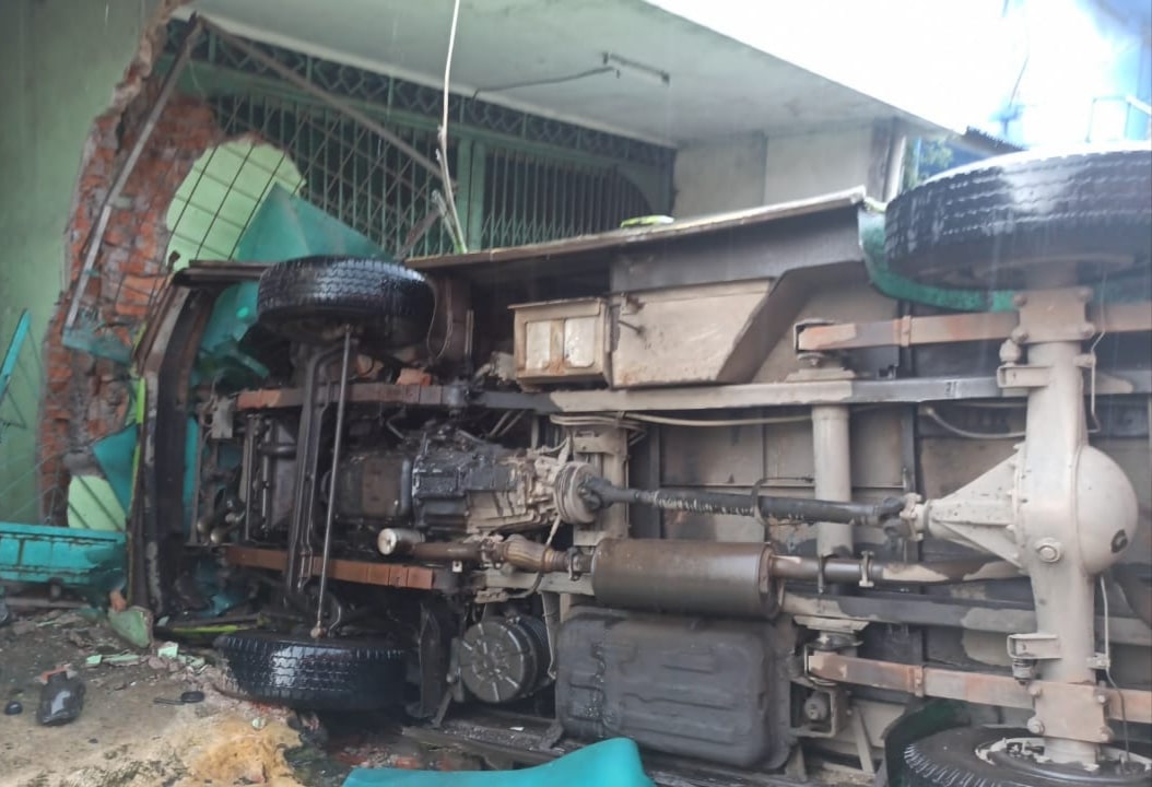 Kronologi Kecelakaan Elf di Jamblang, Pemotor Asal Cirebon Ikut Tertabrak