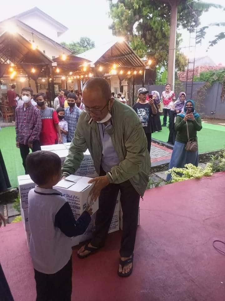 Ramadan, SBH Bagikan Santunan Pada Anak Yatim dan Imam Masjid