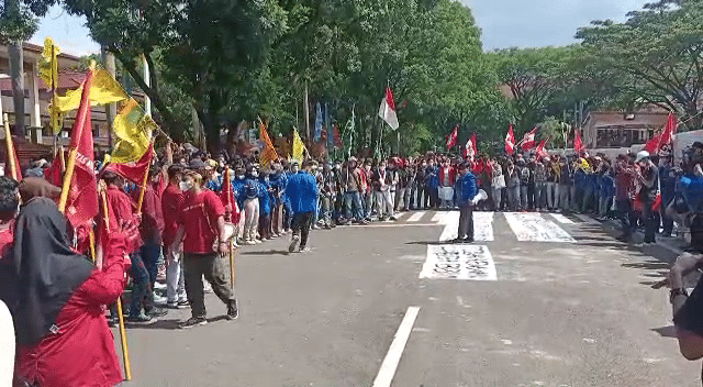 Demo 11 April di Kabupaten Cirebon, Mahasiswa: Kita, Atas Nama Rakyat Indonesia