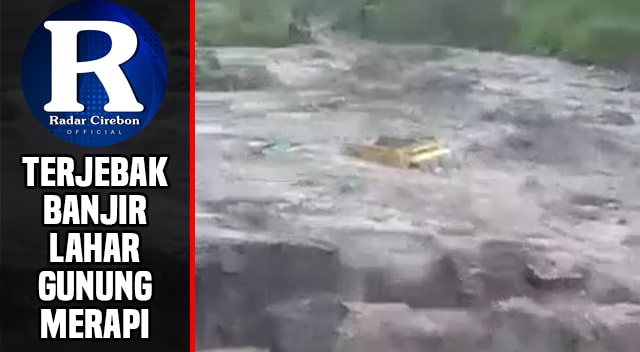 Truk Pasir Terjebak Banjir Lahar Gunung Merapi