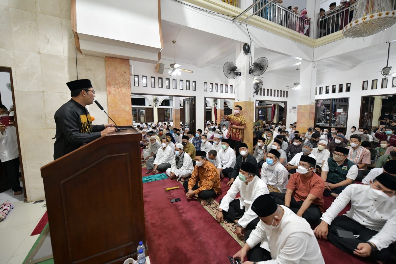 Ridwan Kamil Beri Bantuan ke DKM Al-Ihsan Depok