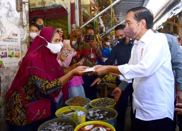 PT Pos Indonesia Salurkan BLT Minyak Goreng dan BST kepada 3,2 Juta Warga Jawa Barat