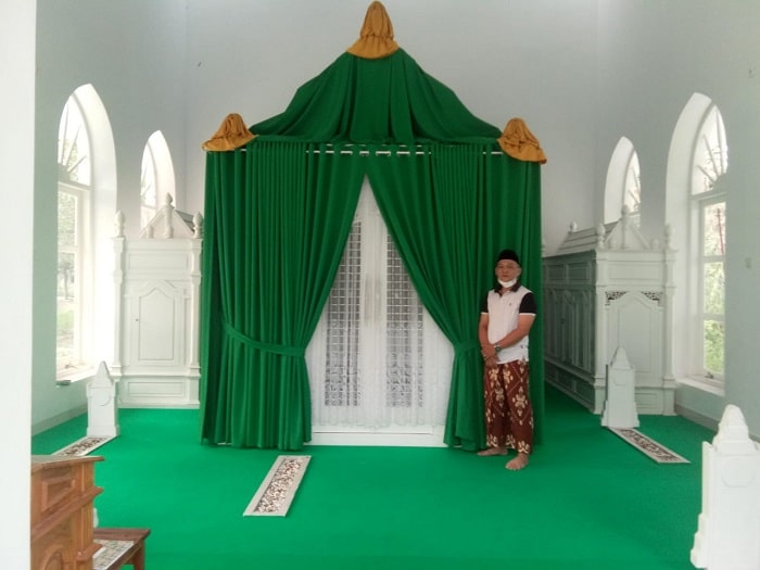 Makam Habib Toha Ciledug Kabupaten Cirebon, Datuk dari Habib Luthfi