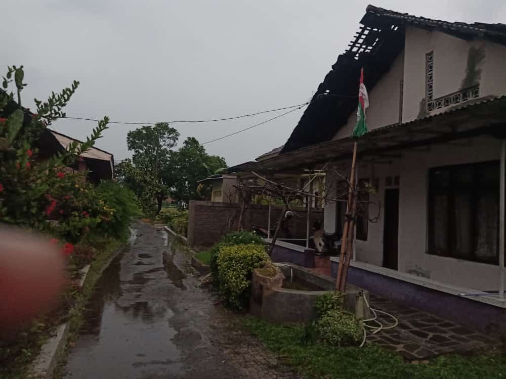 Belasan Rumah di Desa Lurah Plumbon Rusak Akibat Angin Kencang Disertai Hujan Deras