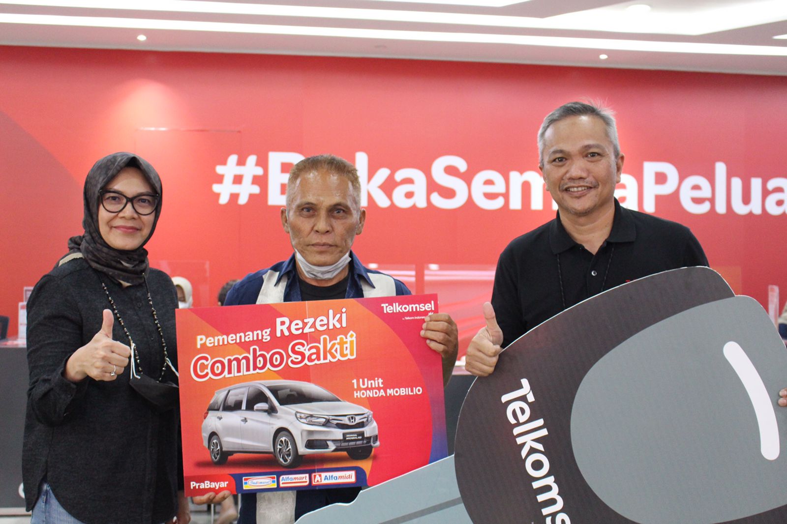 Pelanggan Setia Telkomsel asal Depok Berhasil Membawa Pulang 1 Unit mobil Honda Mobilio