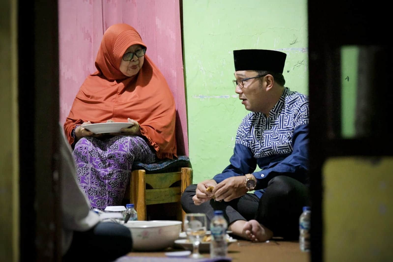Ridwan Kamil Sahur di Rumah Warga di Kuningan, Mak Endah Kaget