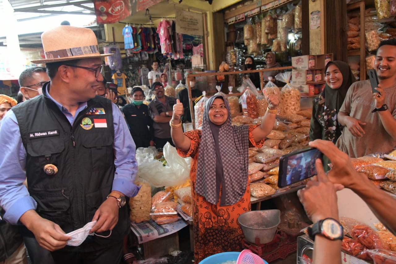 Ridwan Kamil Resmikan Revitalisasi Pasar Kepuh Kuningan: Promosikan dan Jaga Ketertiban Pedagang