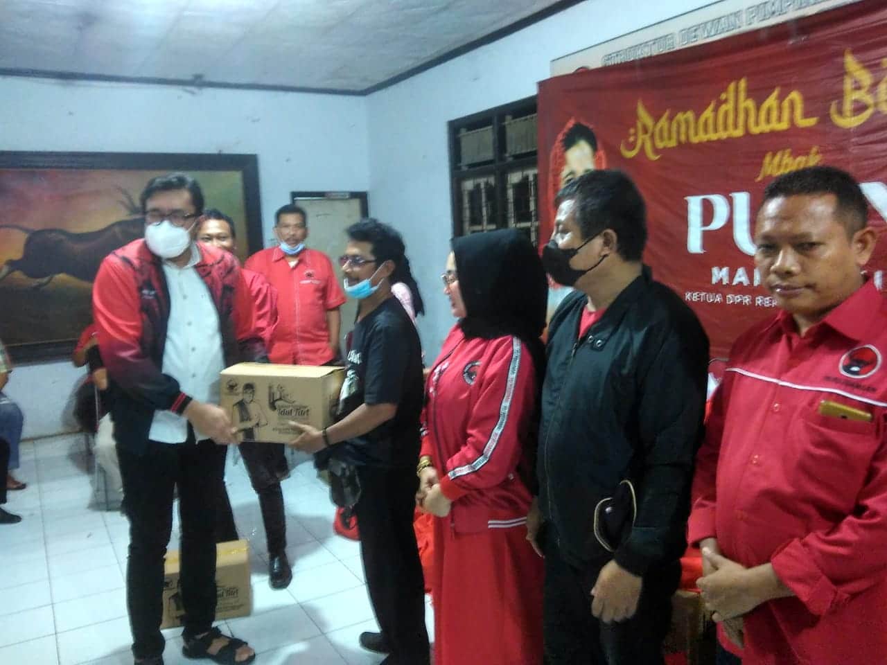 DPC PDIP Kota Cirebon Distribusi Sembako