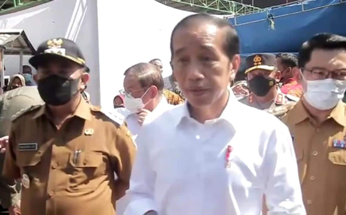 Segini Bantuan yang Dibagikan Presiden Jokowi di Pasar Kanoman Cirebon