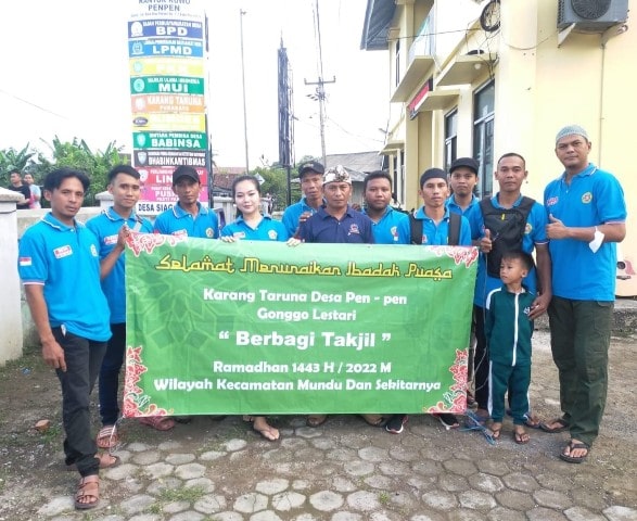 Karang Taruna Gonggo Lestari Bagikan Ratusan Takjil