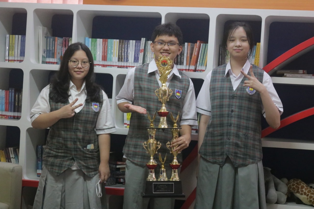 Pelajar SMAK PENABUR Cirebon Juara English Contest 2022 Se Pulau Jawa