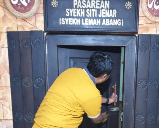 Makam Syekh Siti Jenar di Cirebon, Disebut di Astana Kemlaten