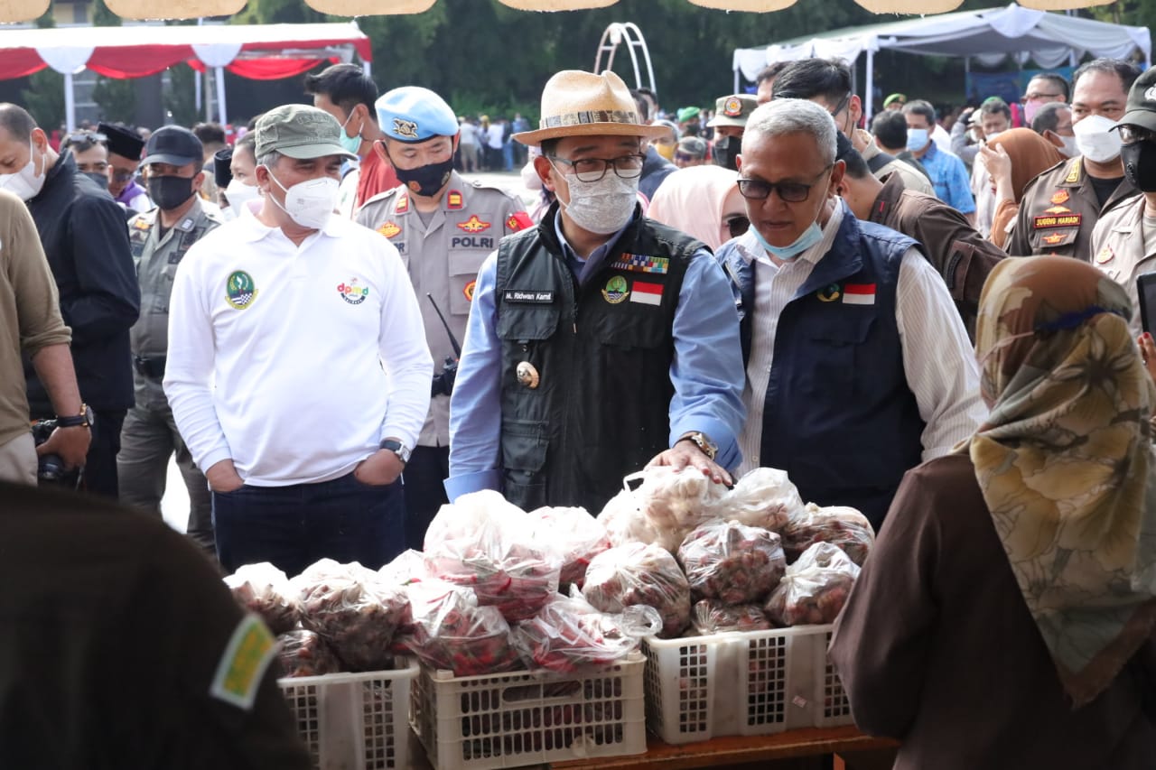 Operasi Pasar Murah Pemprov Jabar Jelang Lebaran, Bantu Warga Menikmati Bahan Pokok Premium 