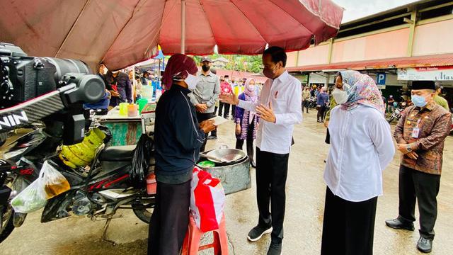 Presiden Jokowi Dikabarkan Besok ke Cirebon, Mau ke Pasar Bagi-bagi BLT