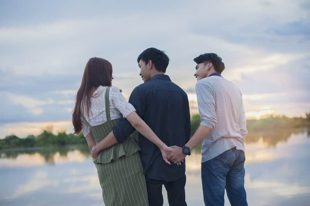 5 Hal yang Bisa Jadi Penyebab Istri Main Hati dengan Orang Ketiga