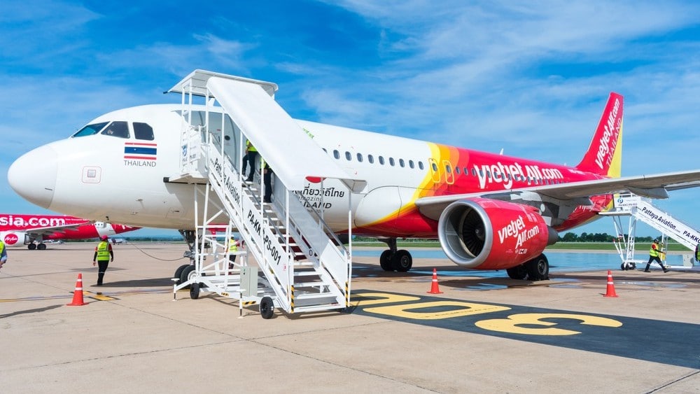 Canda April Mop, Thai Vietjet Dipolisikan