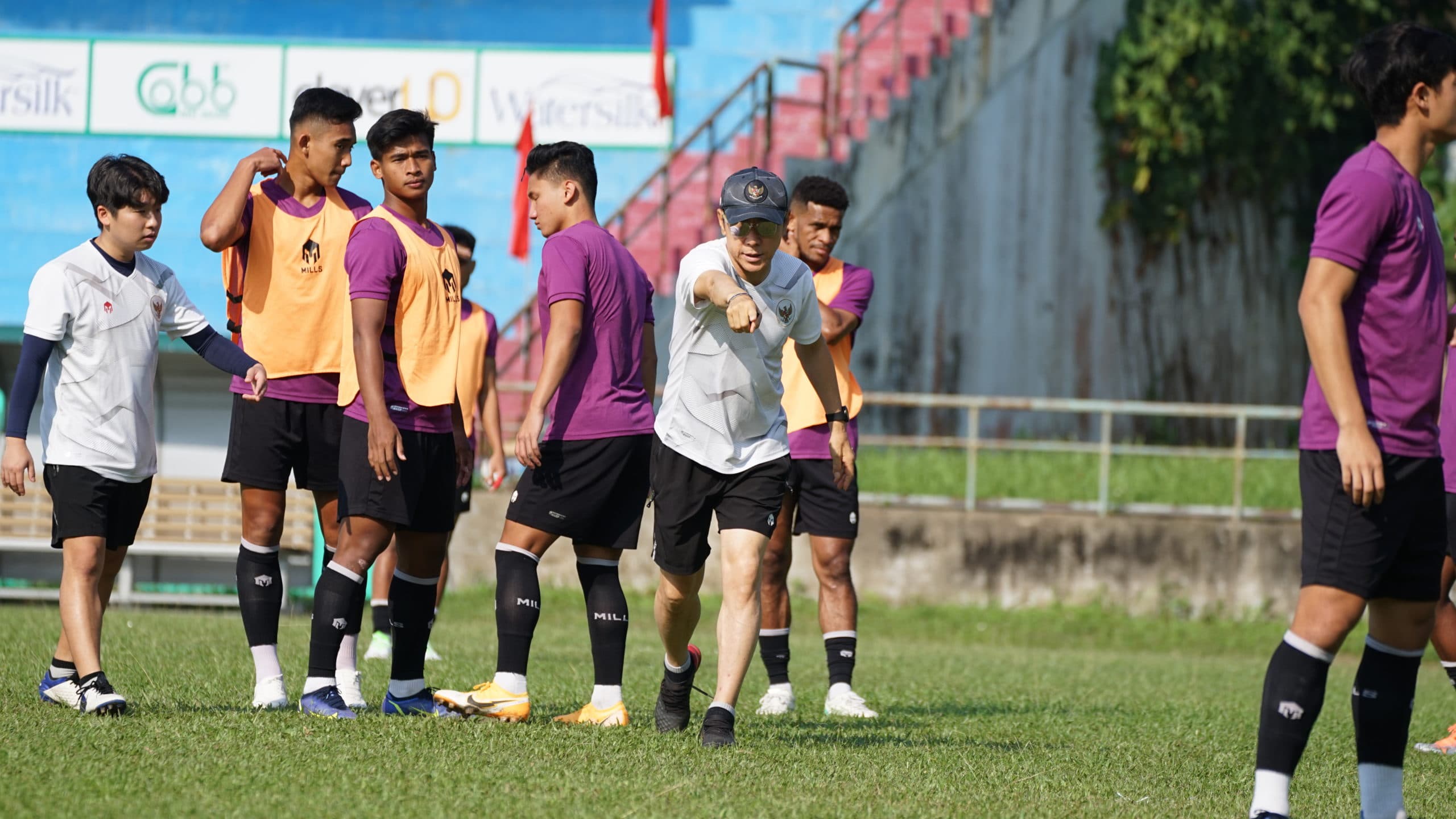 Shin Tae Yong Keluhkan Lapangan Latihan di Vietnam: Tidak Cocok Untuk Sepakbola Modern