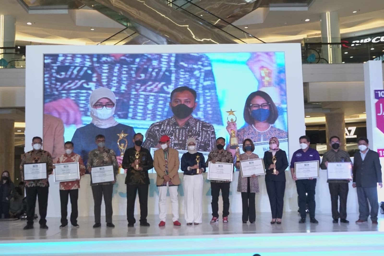 Sukses Jalankan Berbagai Terobosan, PLN Sabet 4 Penghargaan  BUMN Entrepreneurial Marketing Award 2022