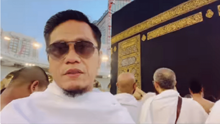 Masha Allah! Di Depan Ka’bah, Ini Doa Gus Miftah untuk Deddy Corbuzier