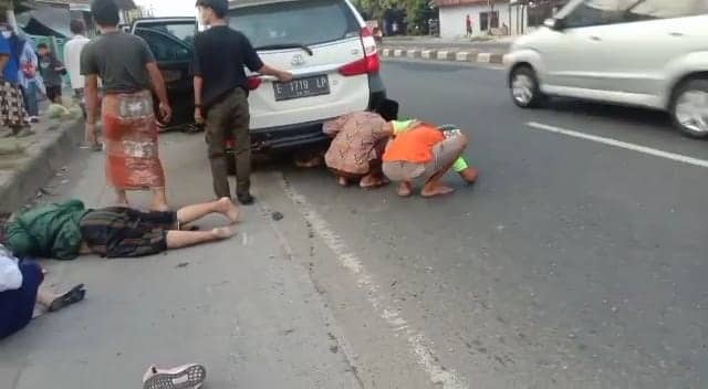Tabrakan Karambol di Pantura Arjawinangun Cirebon, 1 Mobil dan 2 Sepeda Motor