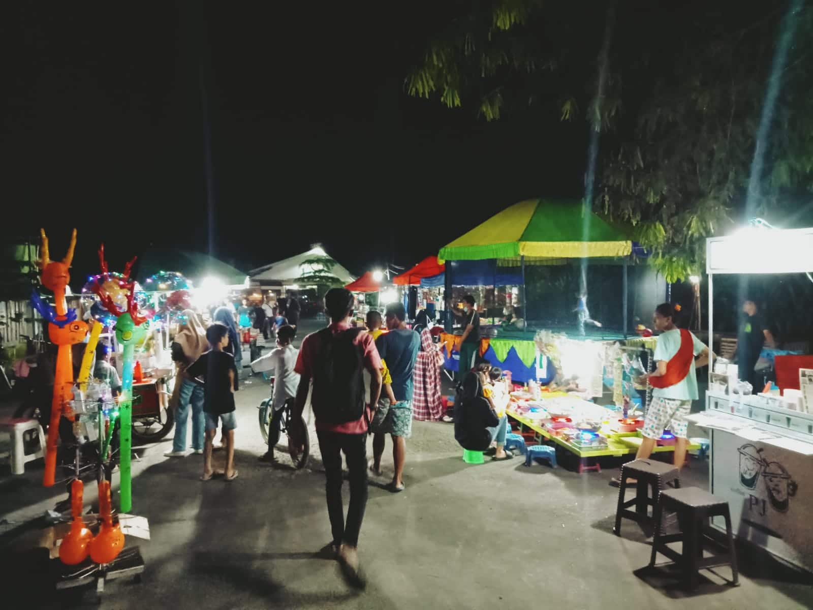 Wow…Ada Pasar Malam Rakyat di Warung Kopi Manis