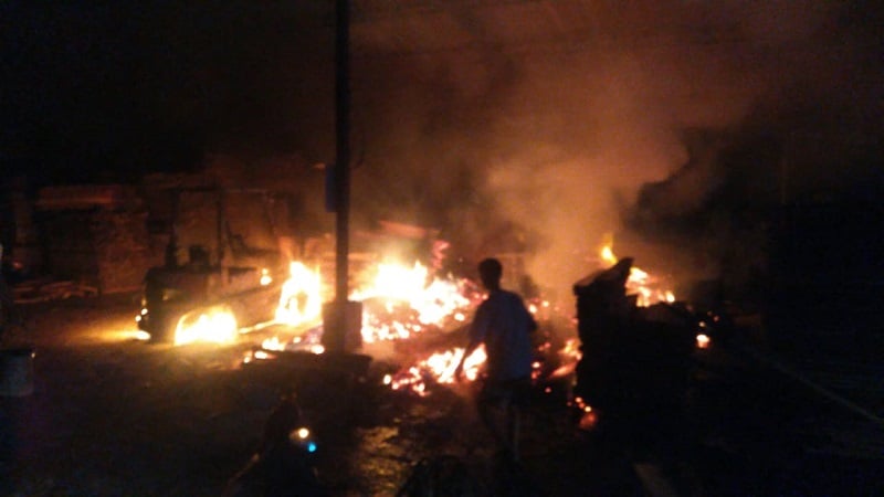 Kebakaran Panglong Kayu di Ciawigebang Kuningan, Diduga Berawal dari Puntung Rokok