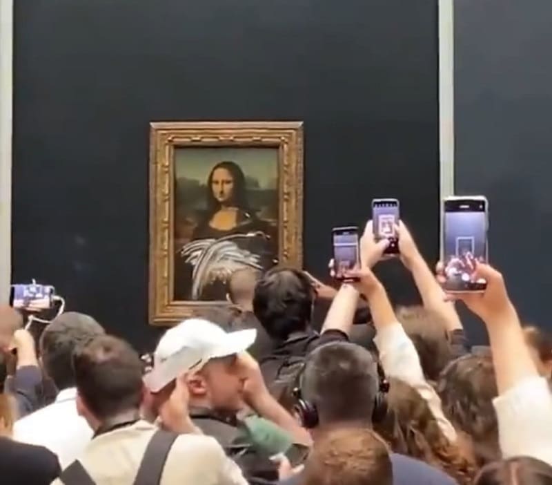 Lukisan Mona Lisa Dilempari Cake Pria yang Menyamar Jadi Nenek-nenek