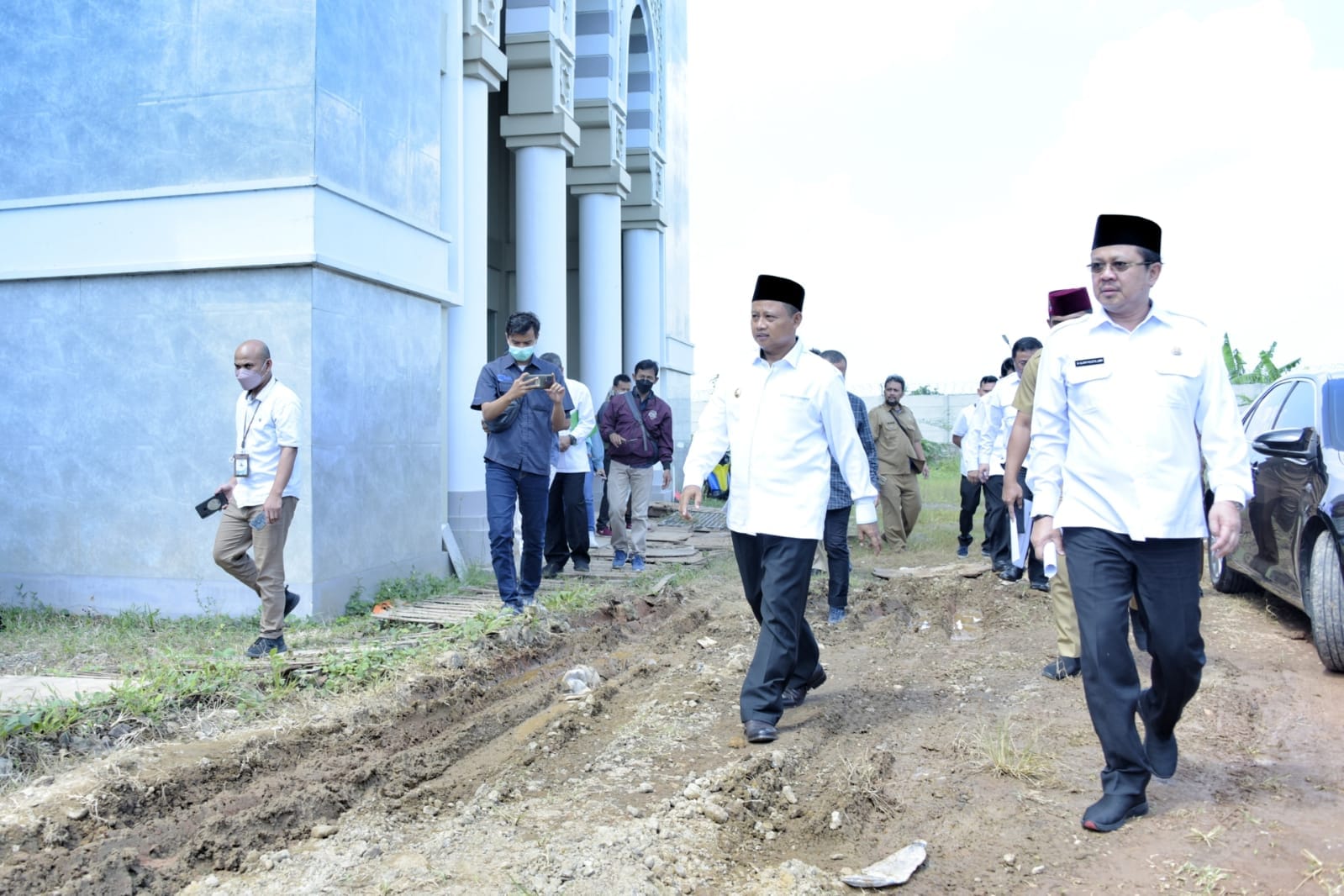 Uu Ruzhanul Melihat Progres Pembangunan Embarkasi Haji di Indramayu