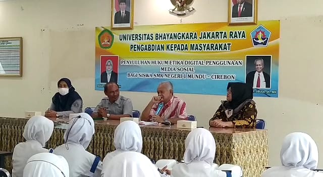 Universitas Bhayangkara Jakarta Beri Edukasi Hukum ke Siswa SMKN 1 Mundu