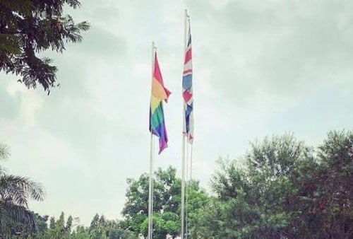 Heboh! Kedutaan Besar Inggris di Indonesia Kibarkan Bendera LGBT+, Berikut Penjelasannya